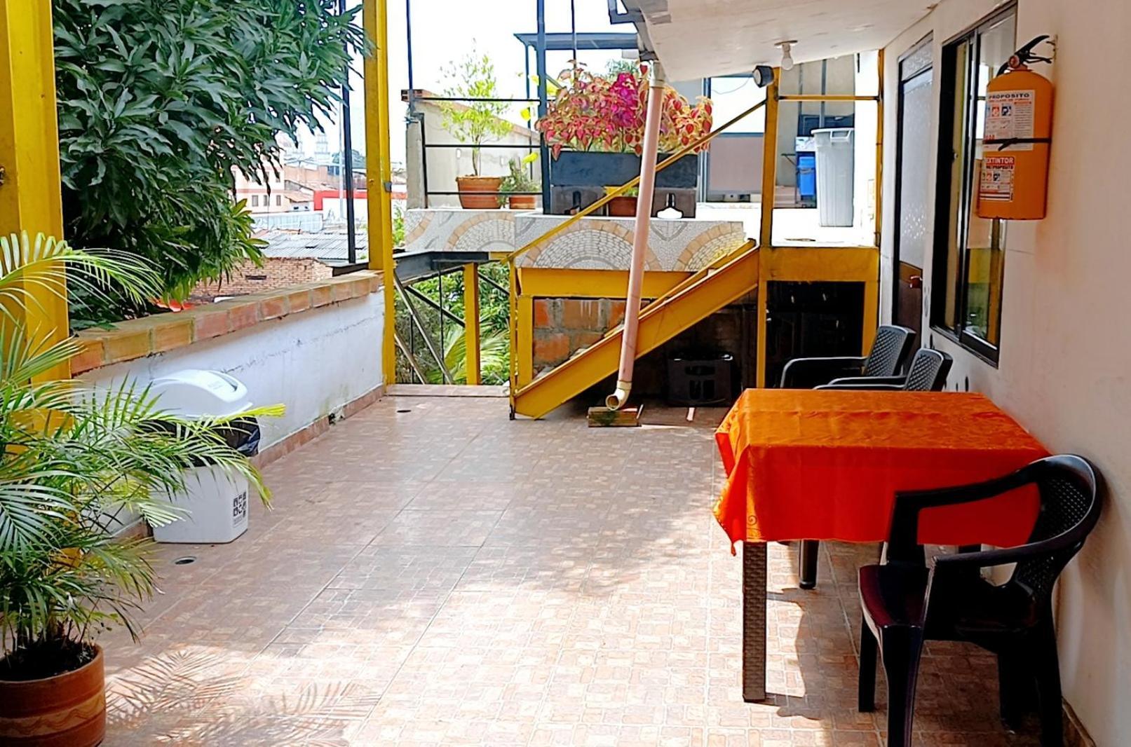 Casa Amarilla Hostel - Cali Eksteriør bilde